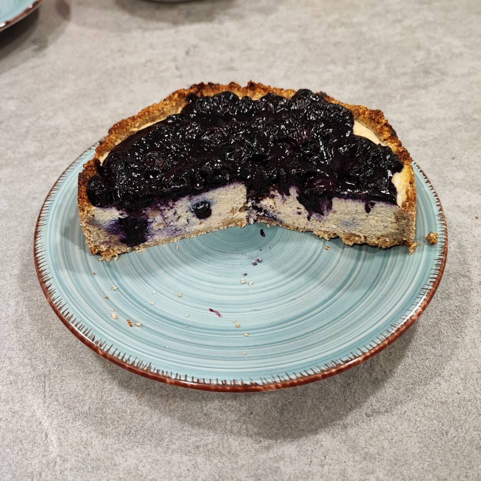Tarta de requesón, arándanos y manzana