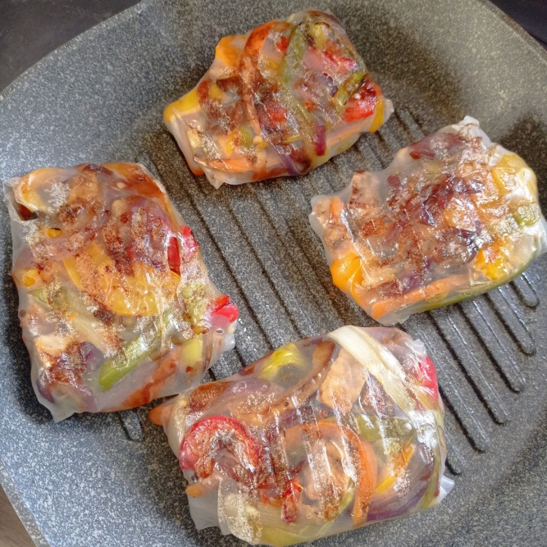 Obleas de arroz rellenas 🌯 de salteado de verduras, tempeh y heura Paso 4 Obleas de arroz rellenas 🌯 de salteado de verduras, tempeh y heura Paso 4