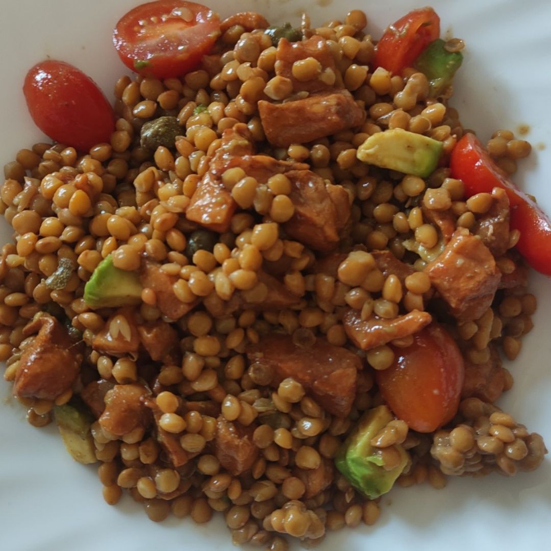 Ensalada de lentejas y salmón marinado Ensalada de lentejas y salmón marinado