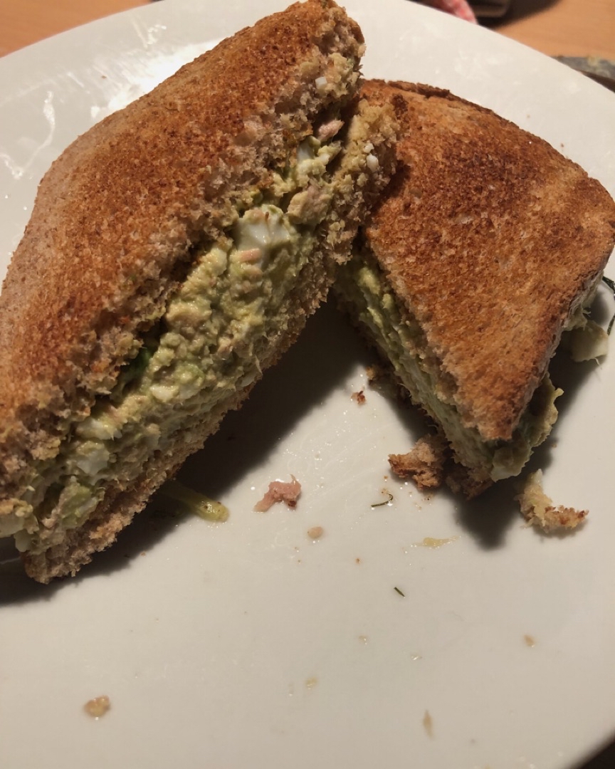 Bocadillo de aguacate y más 