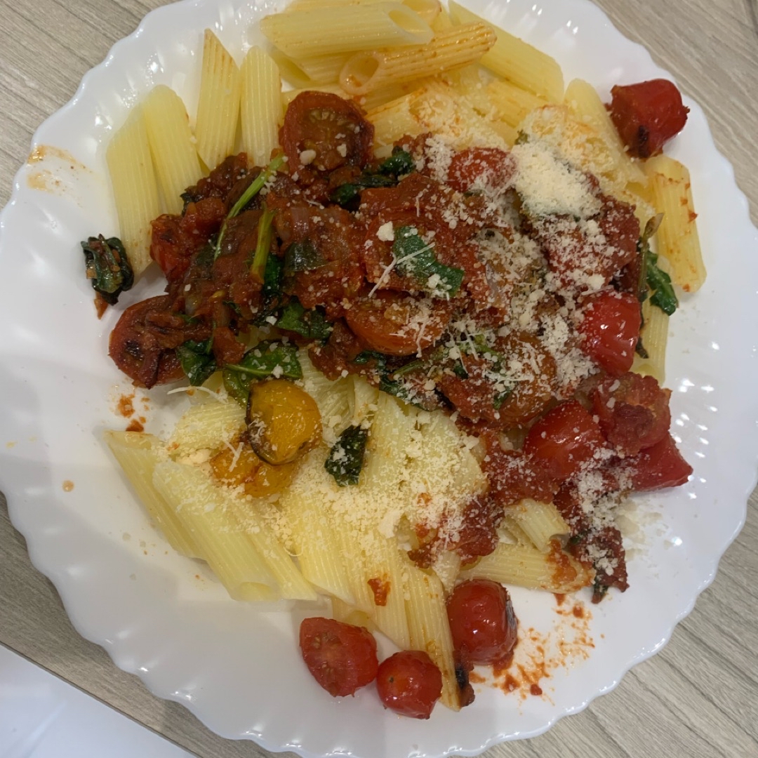 Macarrones sin gluten, con espinacas y cherries Macarrones sin gluten, con espinacas y cherries