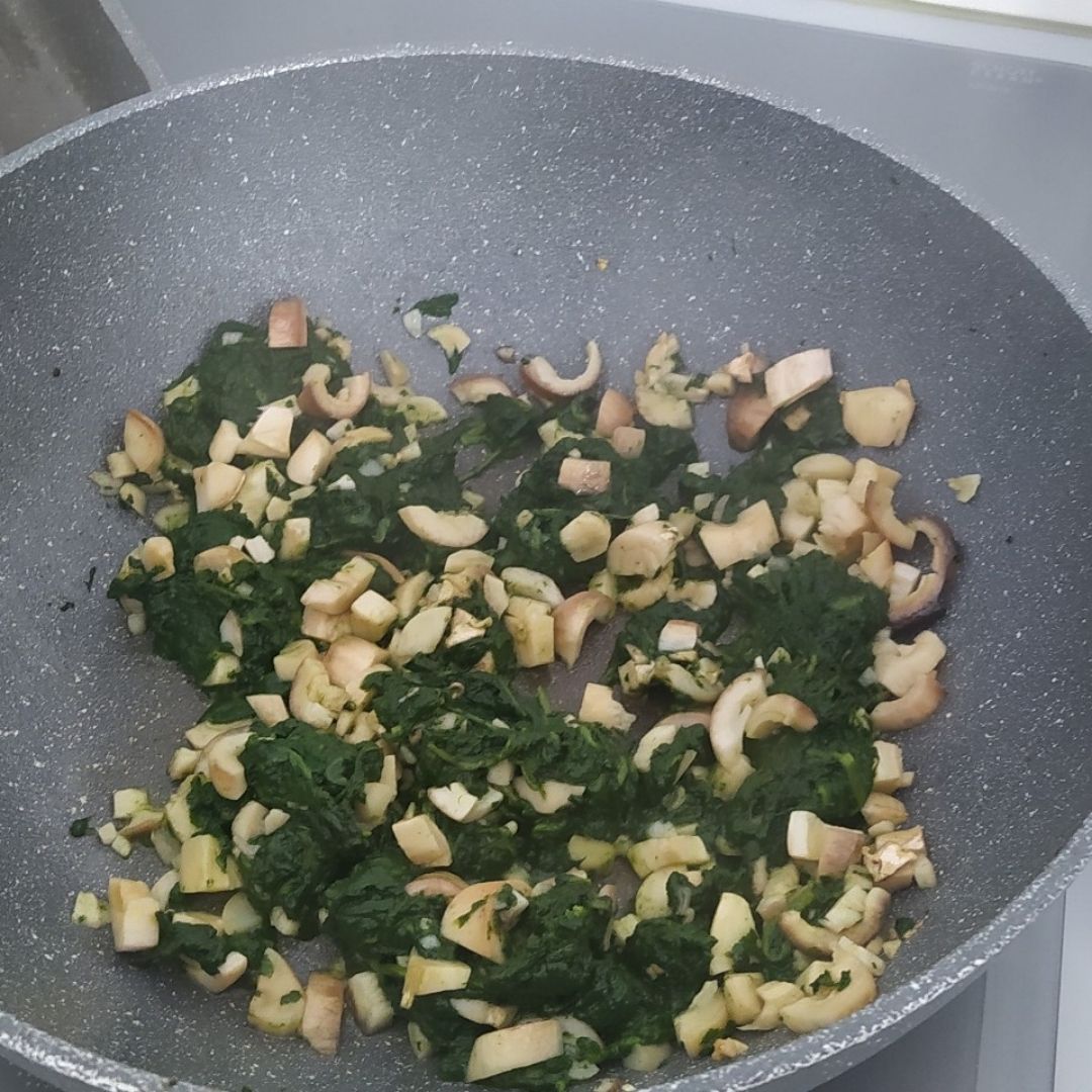 Champiñones 🍄 rellenos 🥬🍖 Paso 0 Champiñones 🍄 rellenos 🥬🍖 Paso 0