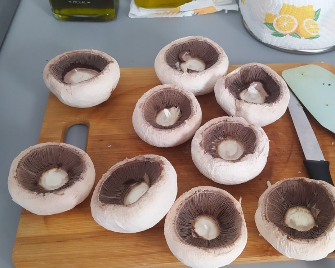 Champiñones 🍄 rellenos 🥬🍖 Paso 1 Champiñones 🍄 rellenos 🥬🍖 Paso 1