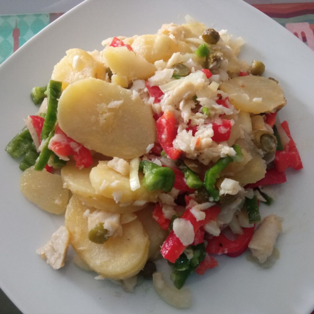 Ensalada de merluza y patatas Ensalada de merluza y patatas