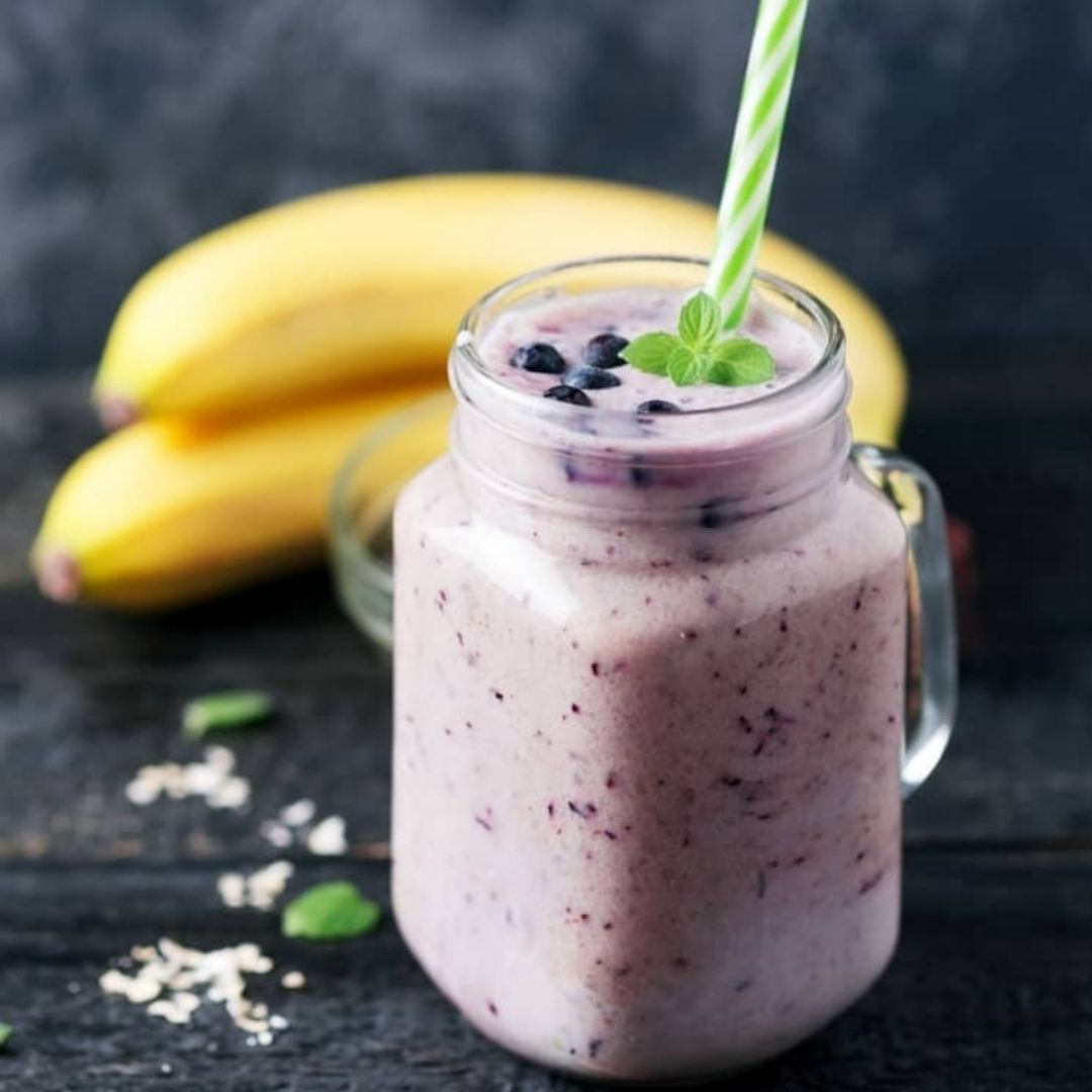 Batido vegano de plátano y arándanos 💛 Batido vegano de plátano y arándanos 💛