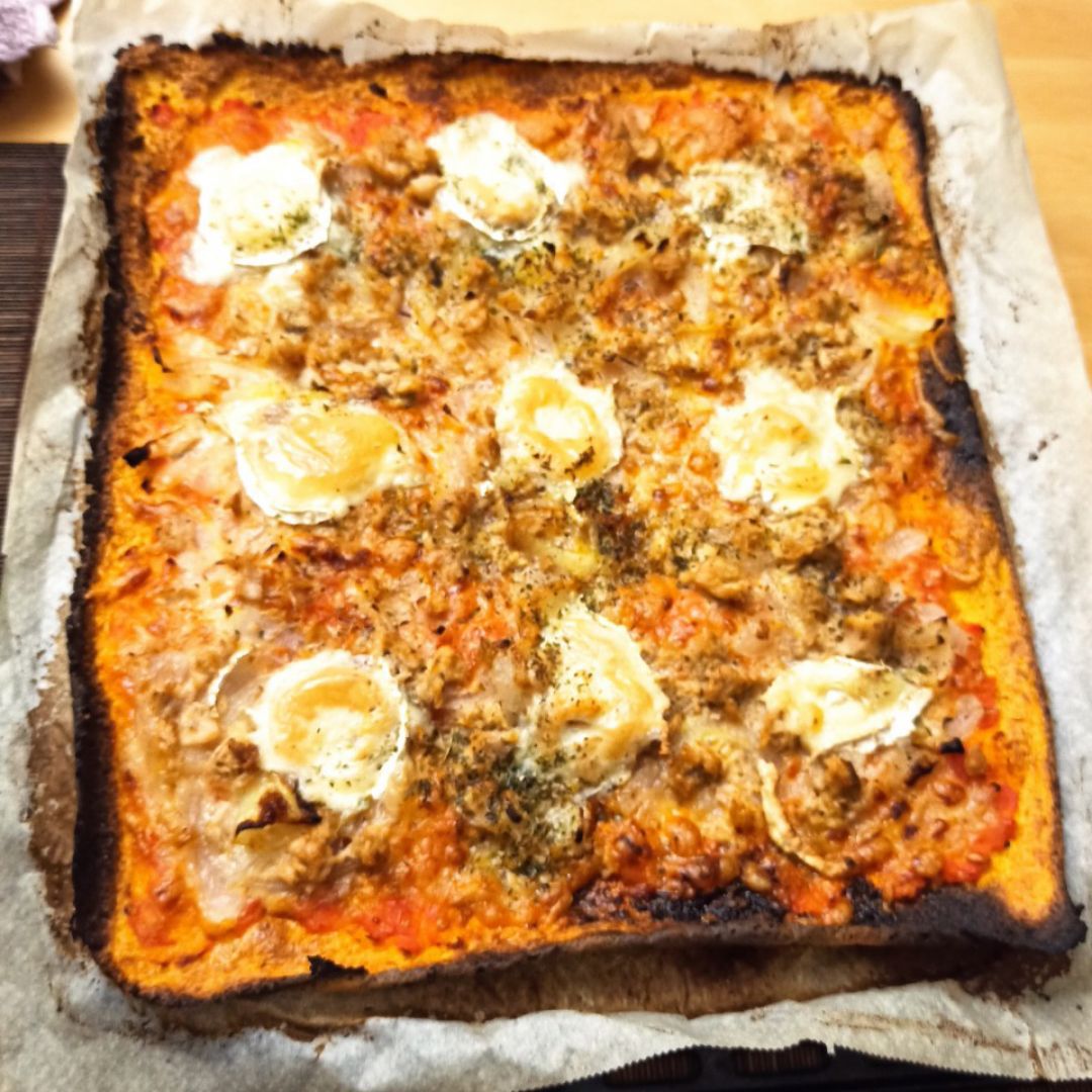 Pizza con base de zanahoria y harina de garbanzo