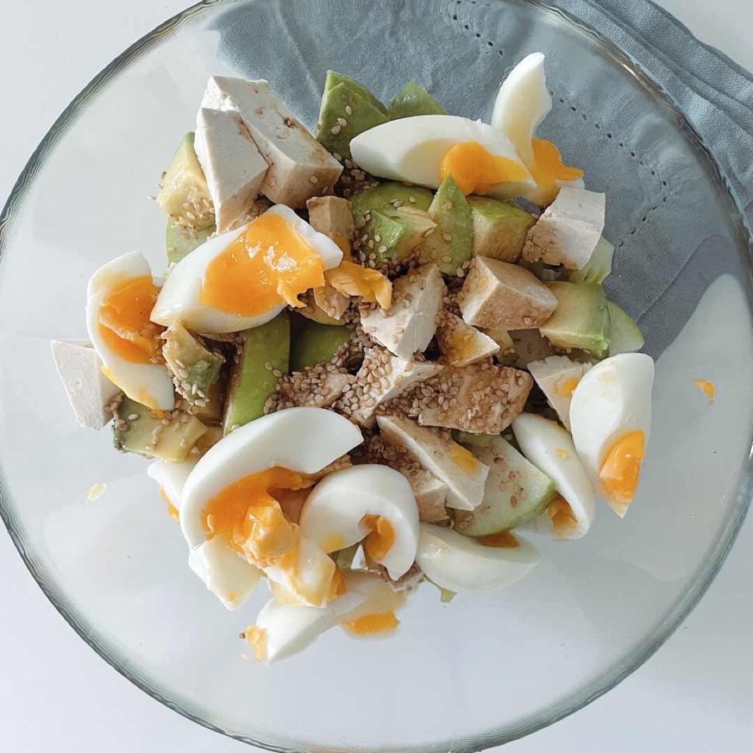 Ensalada de manzana y tofu