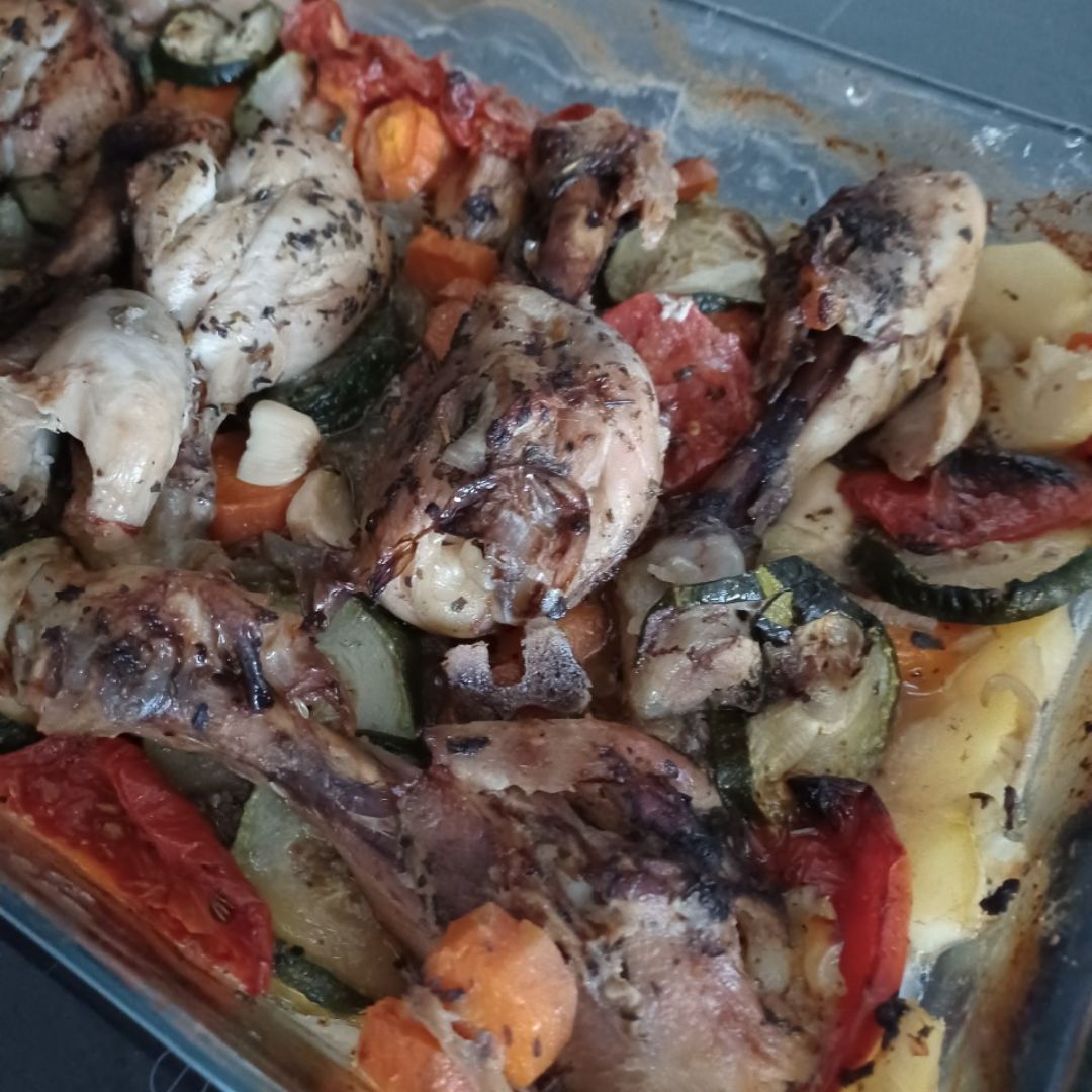 Pollo al horno con verduras Pollo al horno con verduras