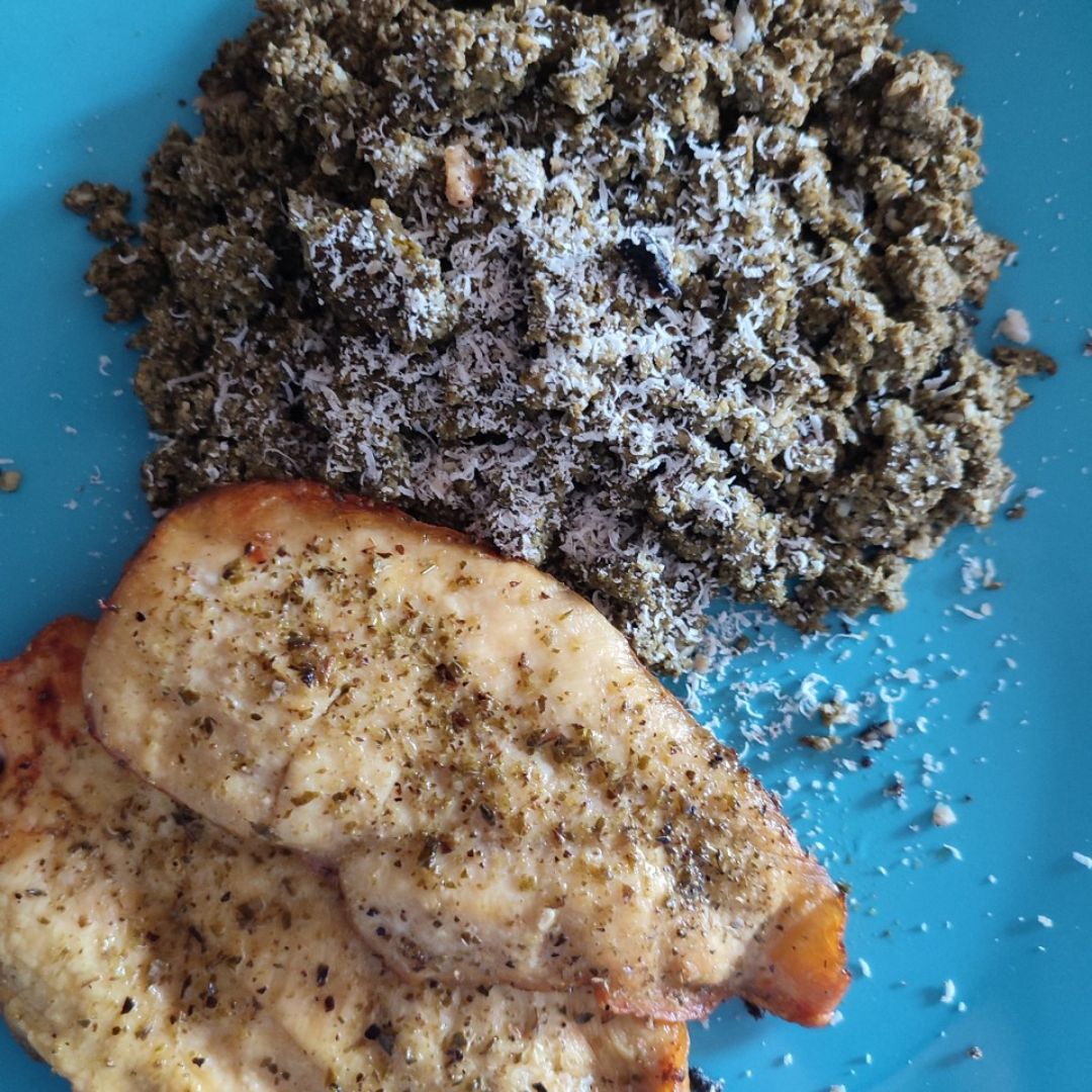 Acelgas con ajo, anacardos, huevo y queso trufado. Paso 2 Acelgas con ajo, anacardos, huevo y queso trufado. Paso 2