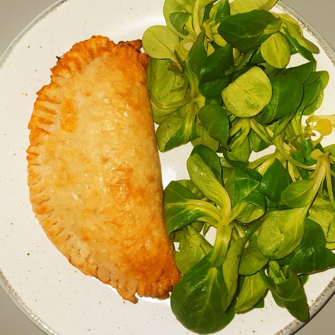 Empanadilla de yuca rellena de pisto, melva y huevo duro Empanadilla de yuca rellena de pisto, melva y huevo duro