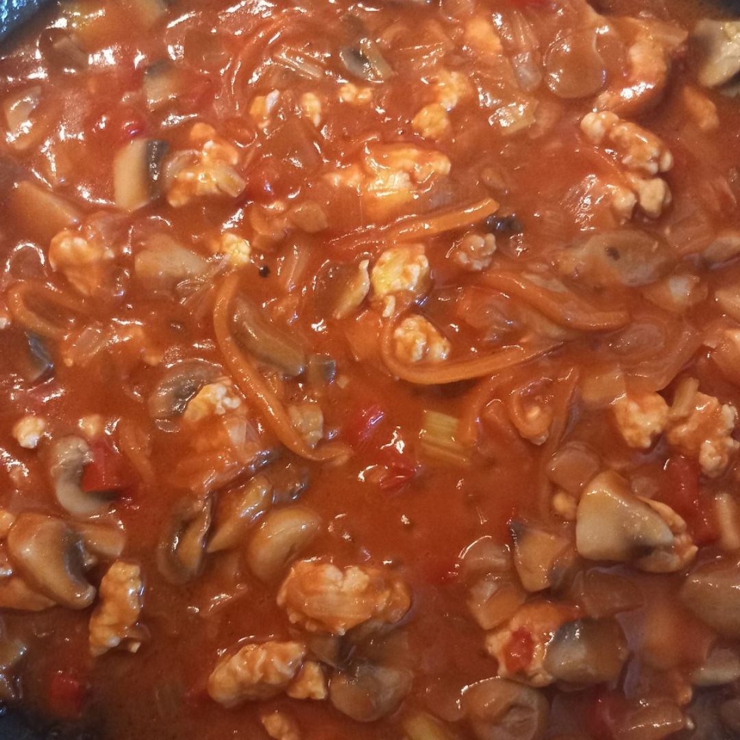 Espaguetis con pollo picado y verduritas. Paso 4 Espaguetis con pollo picado y verduritas. Paso 4