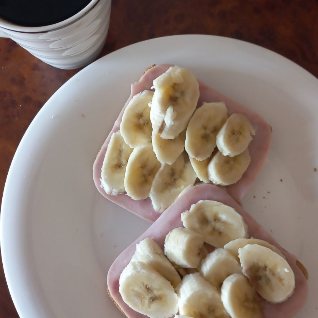 Tostadas con jamón y platano
