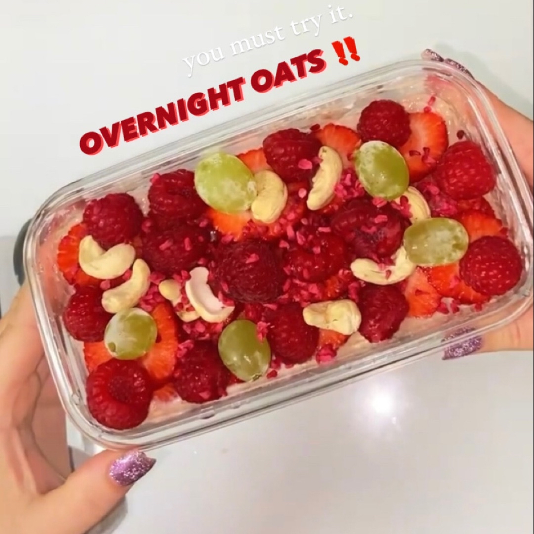 OVERNIGHT OATS 🍓🤤 OVERNIGHT OATS 🍓🤤