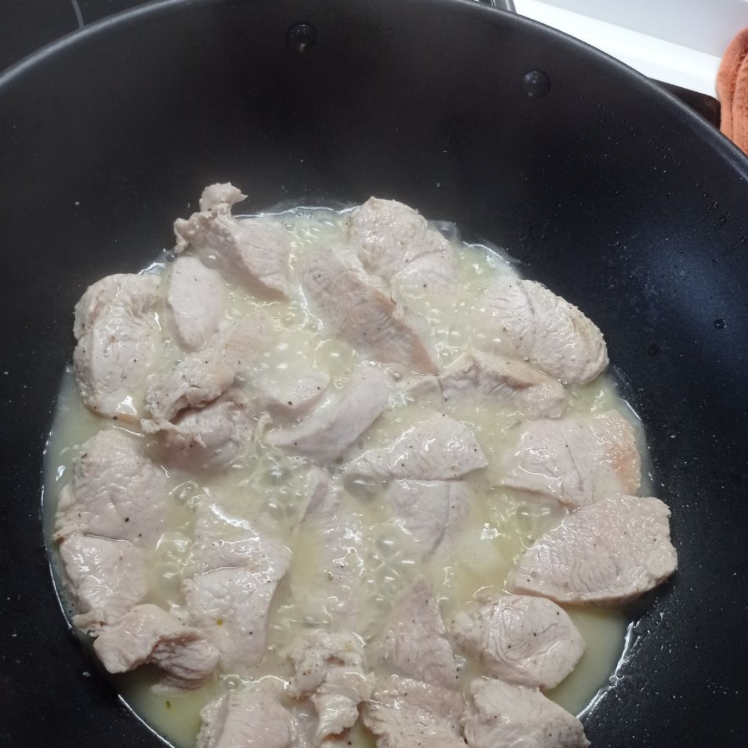 Solomillo de pavo con patatas pobres Solomillo de pavo con patatas pobres