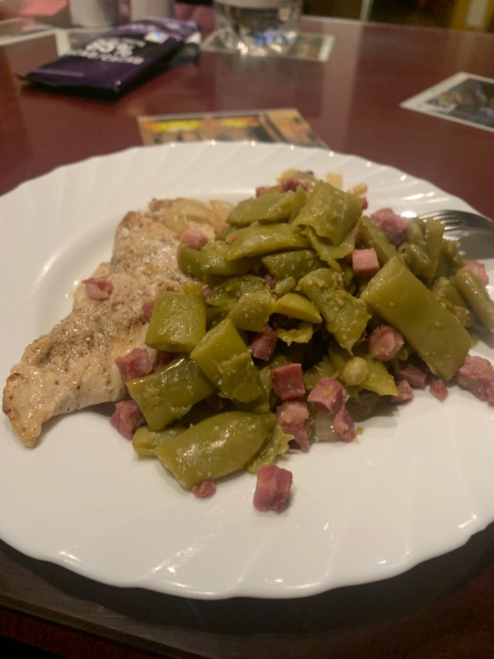 Jud铆as verdes con jam贸n y pollo con cebolla Jud铆as verdes con jam贸n y pollo con cebolla