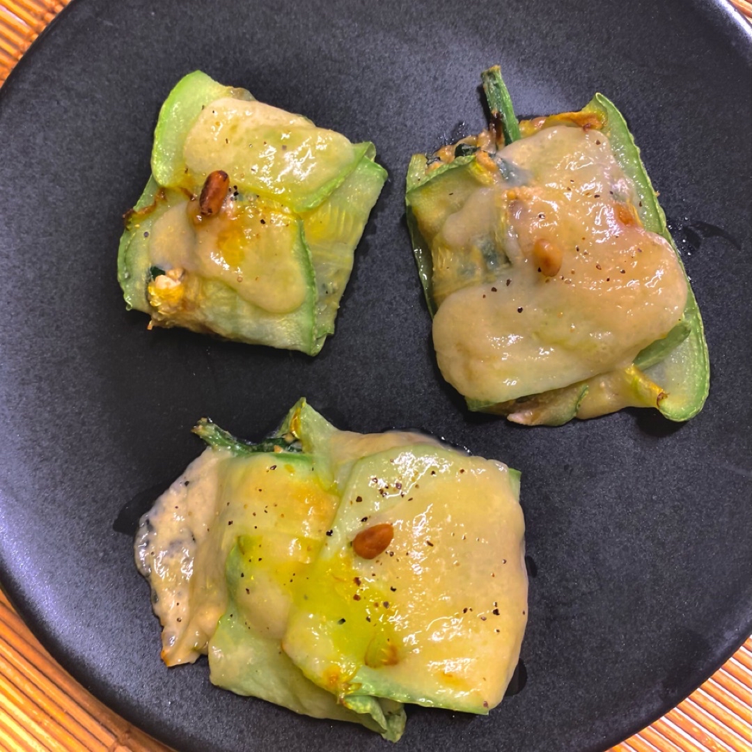 Raviolis rellenos de queso ricotta y espinacas Raviolis rellenos de queso ricotta y espinacas