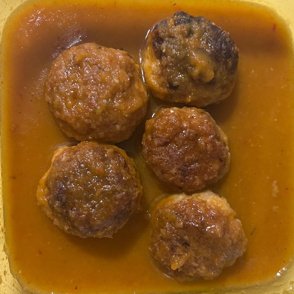 Albóndigas de pollo en salsa de verdura Albóndigas de pollo en salsa de verdura