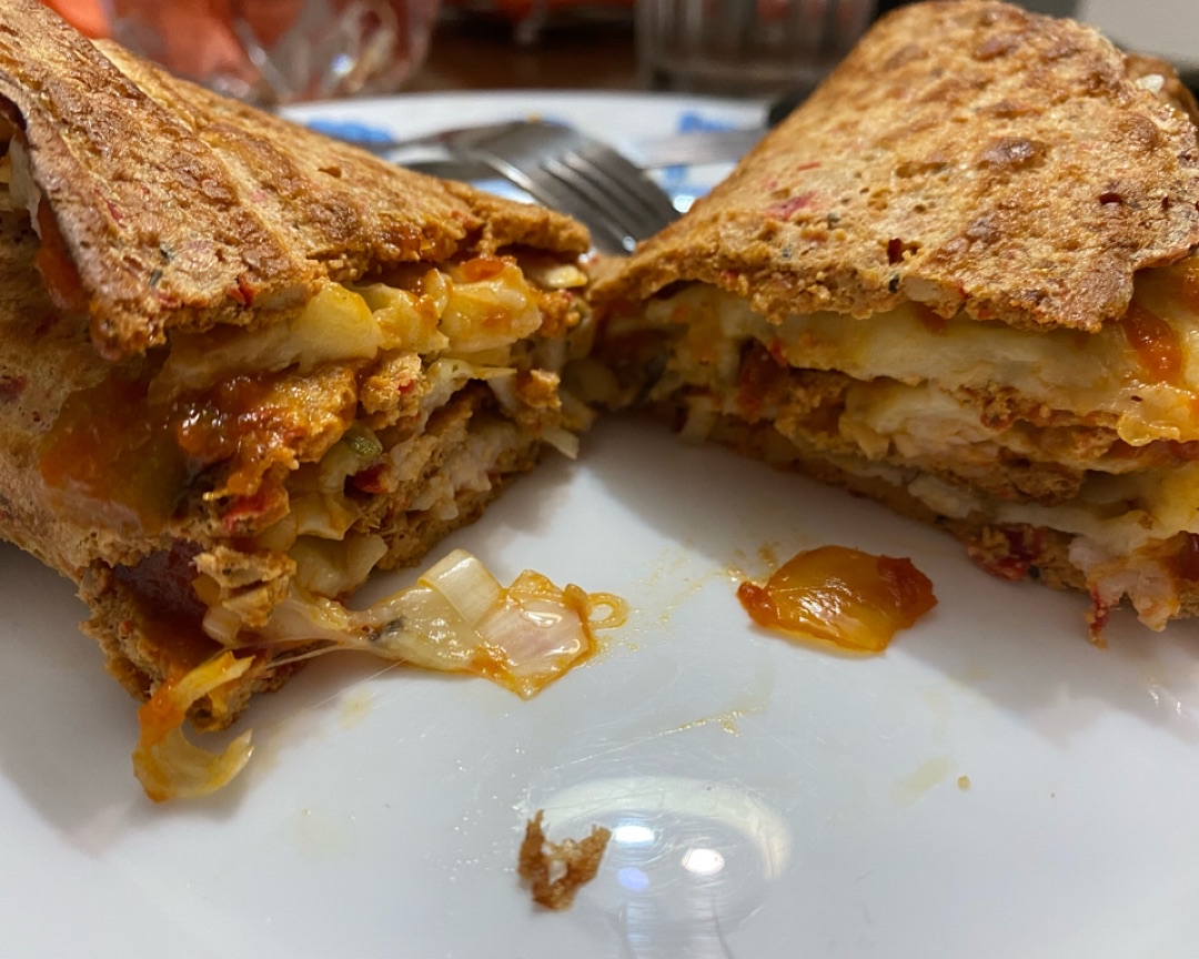 Wrap de tofu de pimiento, pavo, pisto y queso