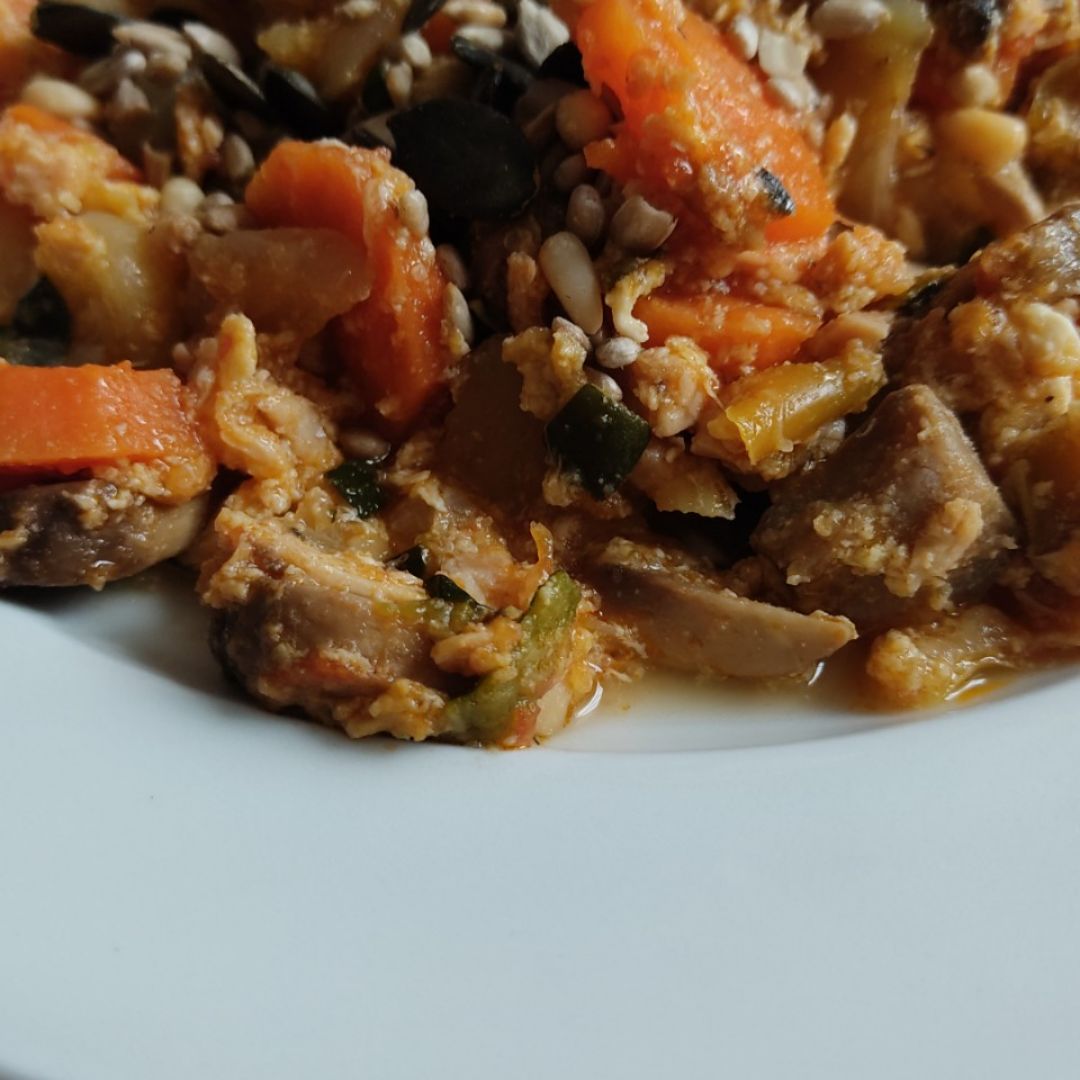 REVUELTO DE SETAS CON VERDURAS,POLLO Y HUEVO
