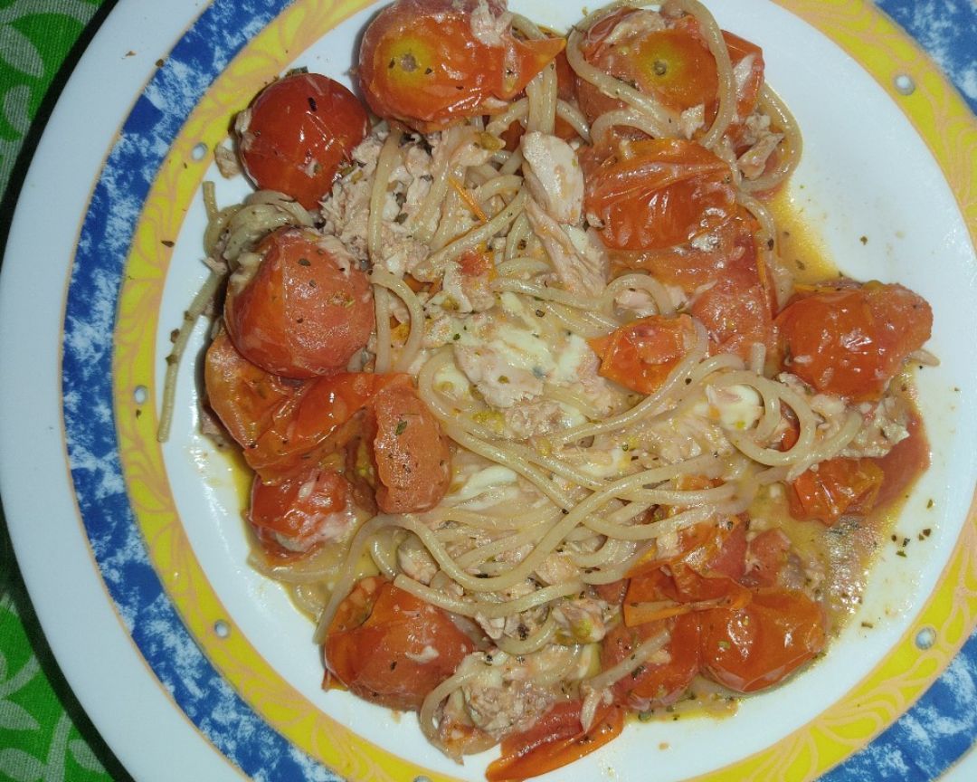 Espaguetis con tomates cherrys asados 