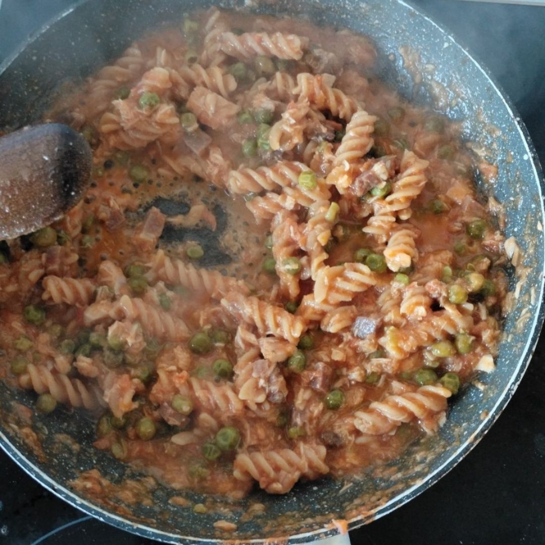 Macarrones con atun guisantes y tacos de jamos Paso 2 Macarrones con atun guisantes y tacos de jamos Paso 2
