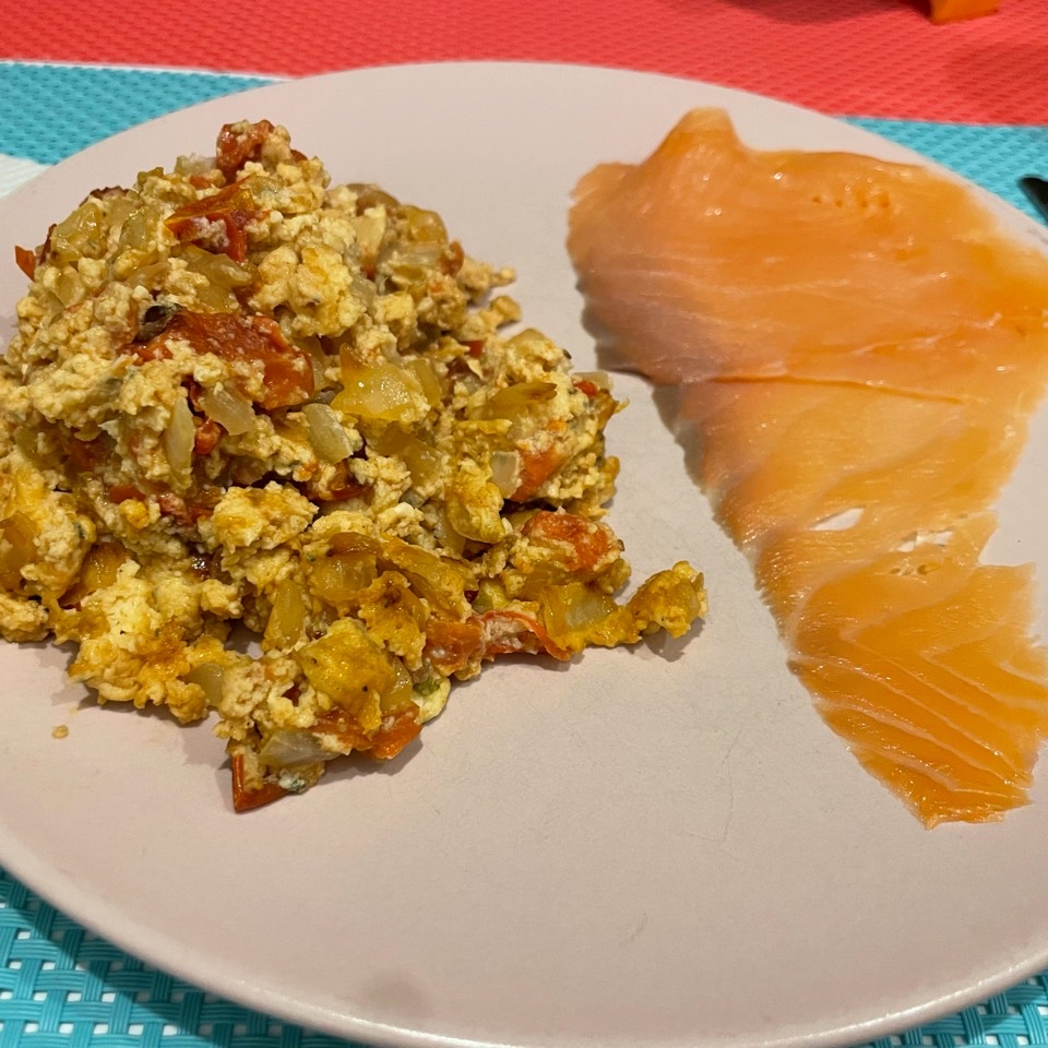 Tortilla protéica con tomate y cebolla Tortilla protéica con tomate y cebolla