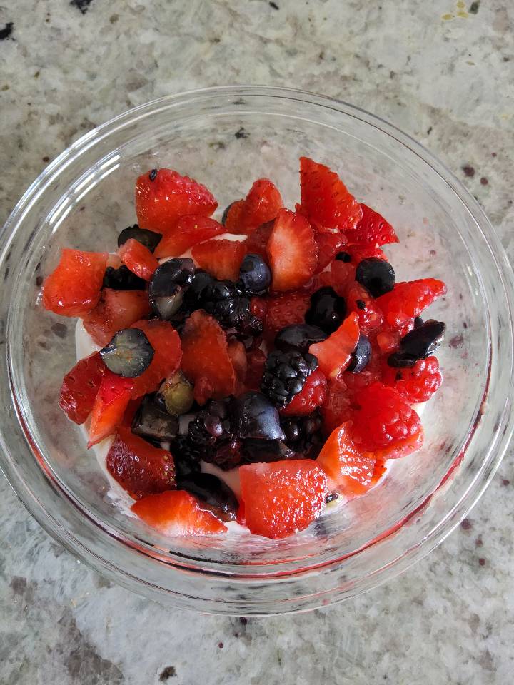 Yogur con 🍓 arándanos, moras y frambuesas Yogur con 🍓 arándanos, moras y frambuesas