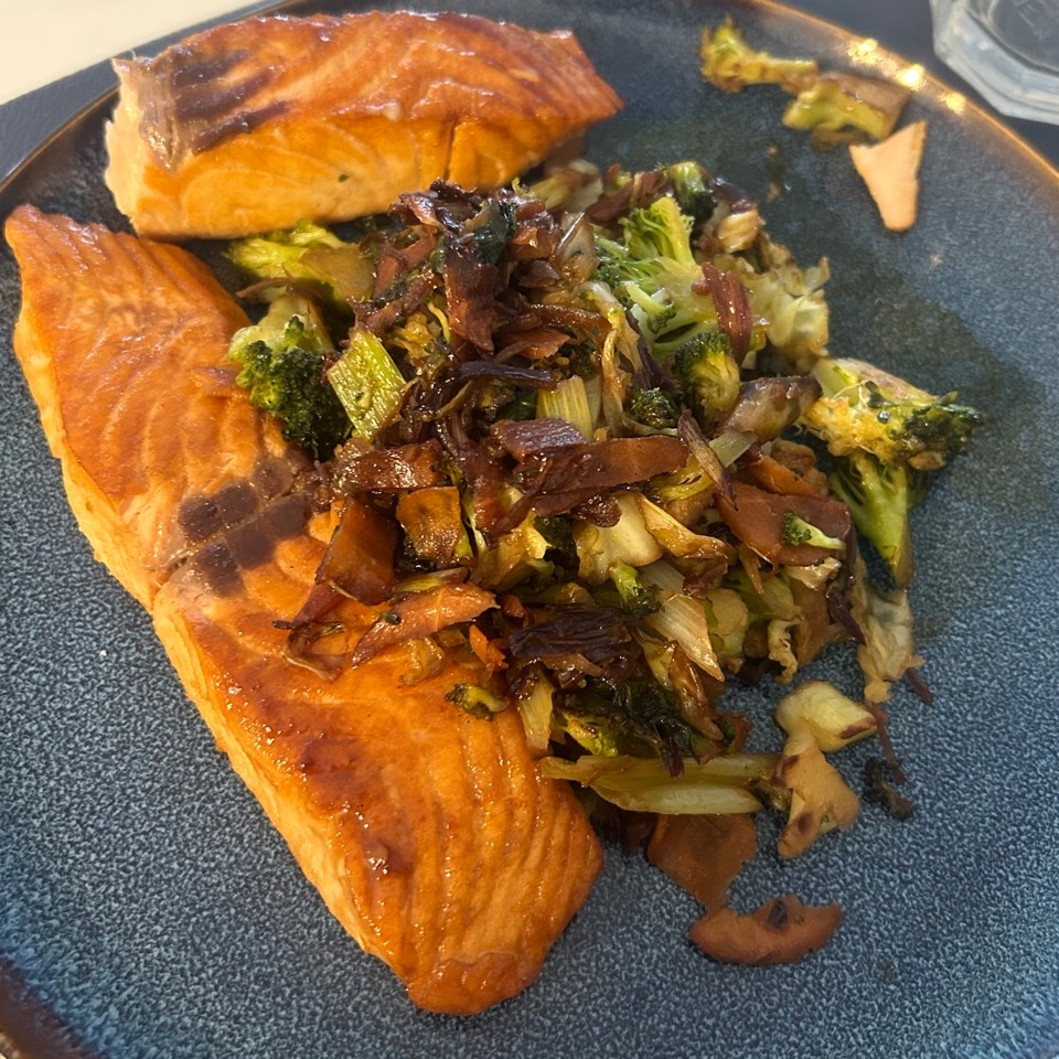 Salmon con salsa de soja, zumo de naranja y verduras Salmon con salsa de soja, zumo de naranja y verduras
