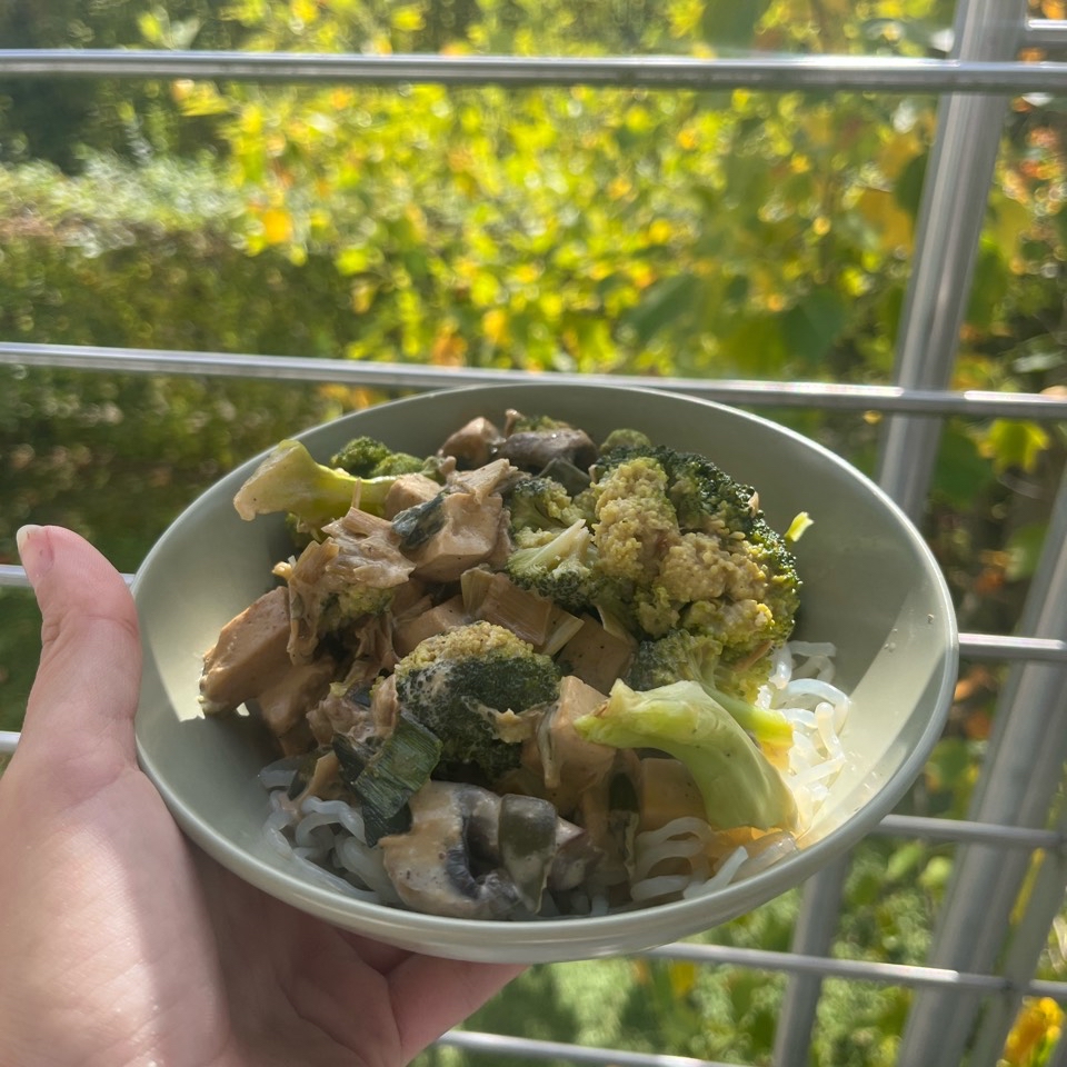 Wok de verduras, tofu y noodles de konjac Wok de verduras, tofu y noodles de konjac