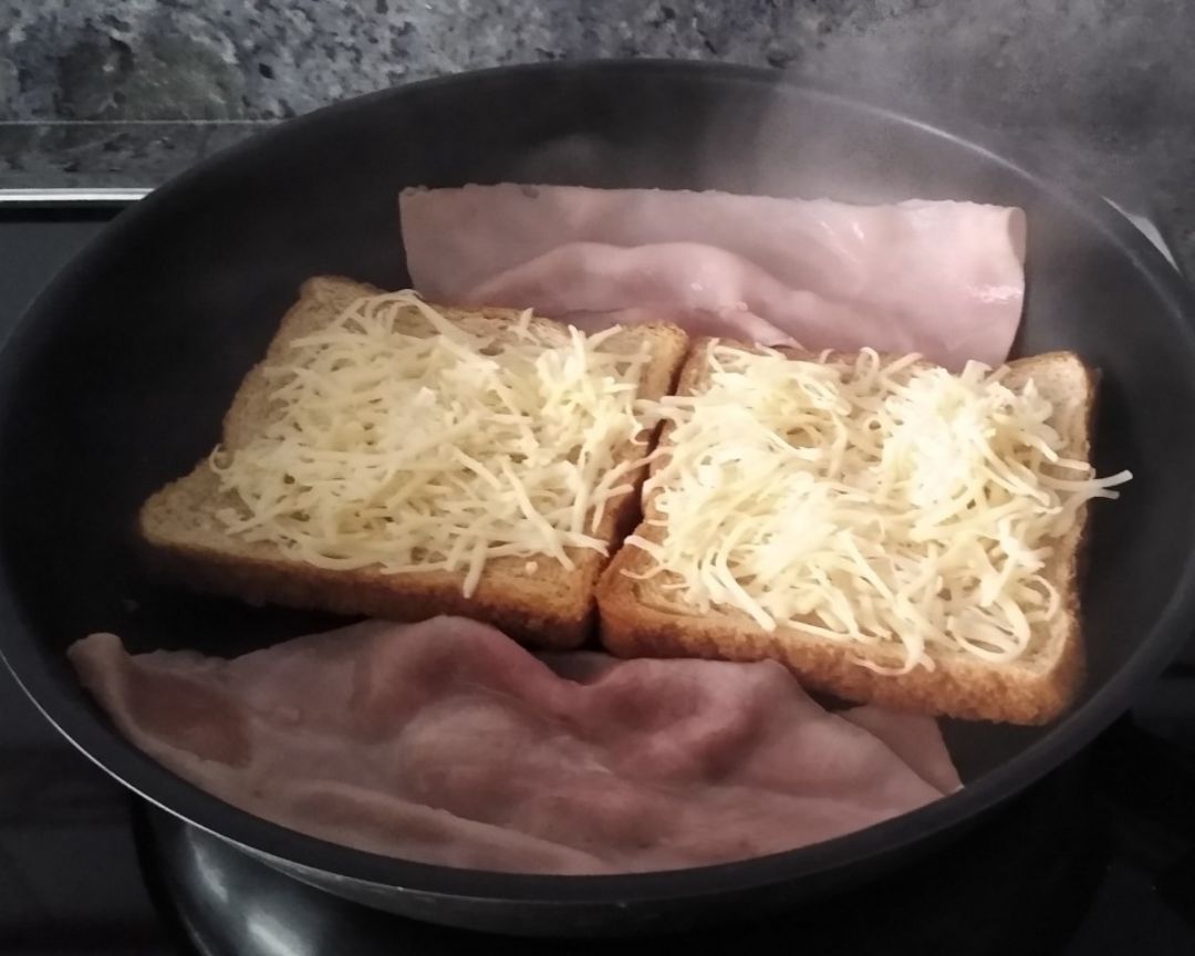Sandwich en sartén Paso 1 Sandwich en sartén Paso 1
