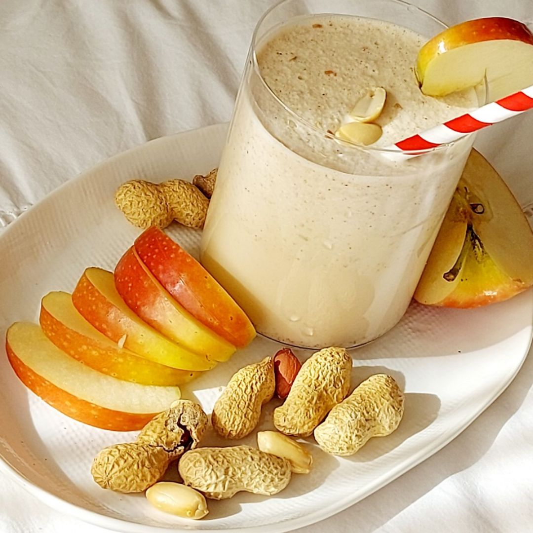 Batido vegano de avena, crema de cacahuete y manzana Paso 0 Batido vegano de avena, crema de cacahuete y manzana Paso 0