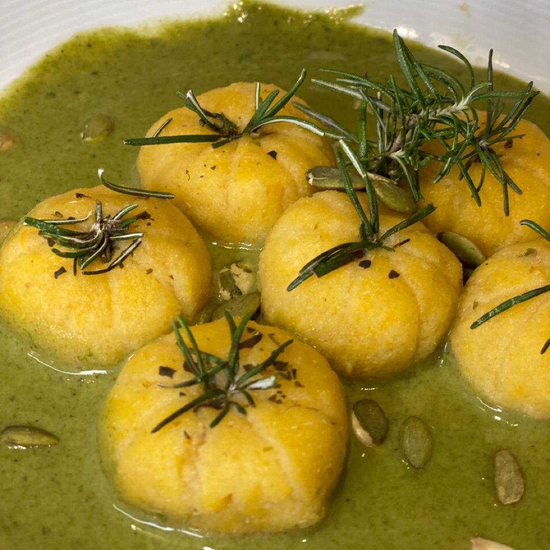 ÑOQUIS DE PATATA, CALABAZA, QUESO y HARINA DE MANDIOCA ÑOQUIS DE PATATA, CALABAZA, QUESO y HARINA DE MANDIOCA