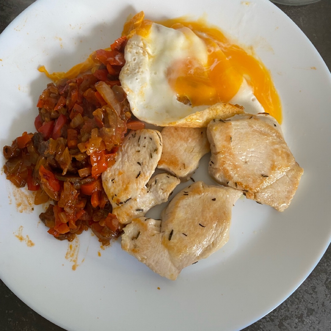 Pixto con huevo y pollo Pixto con huevo y pollo
