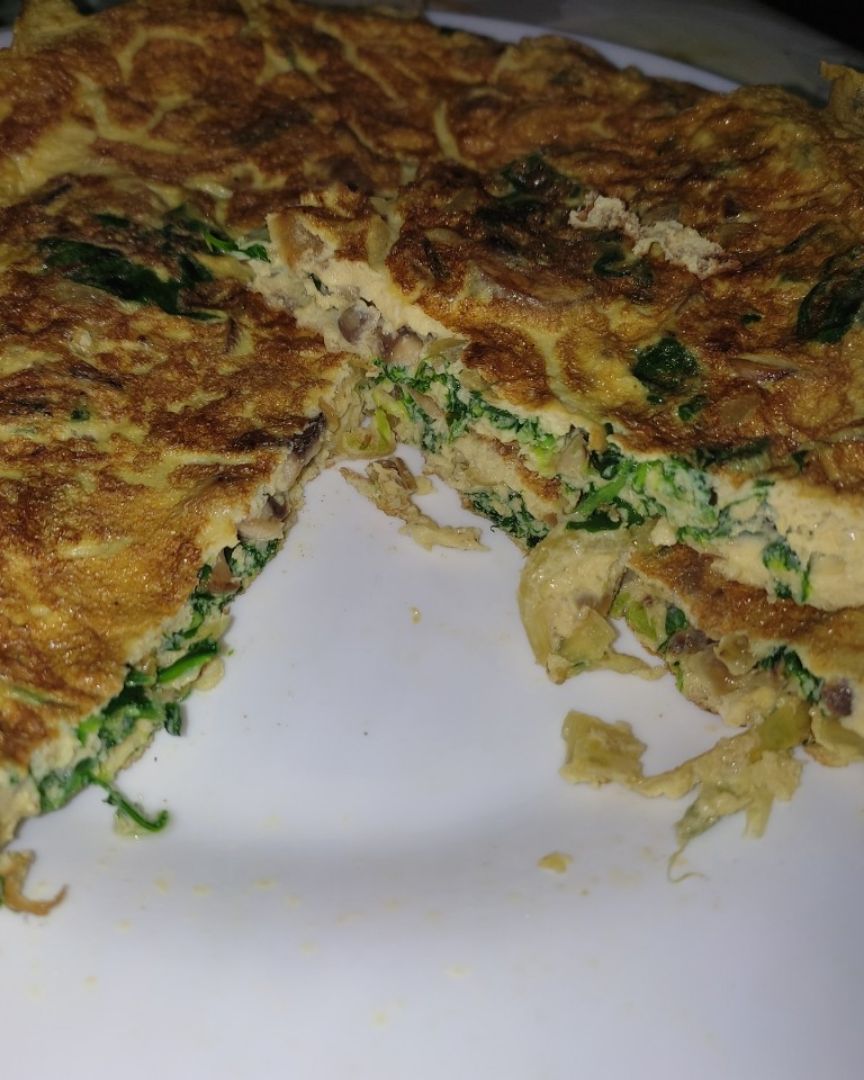 Tortilla de cebolla,espinacas y setas. Tortilla de cebolla,espinacas y setas.