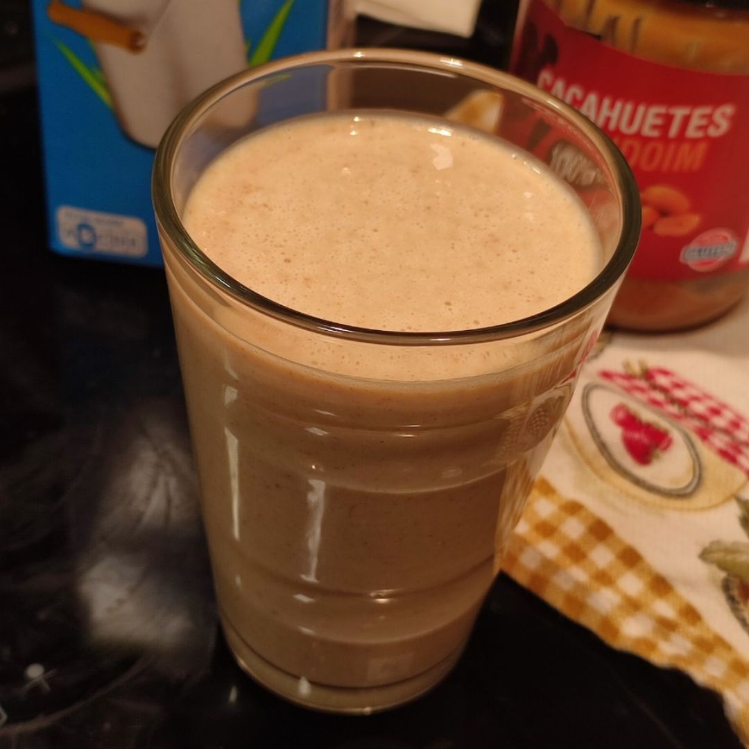 Batido de plátano, avena y crema de cacahuete😋 Batido de plátano, avena y crema de cacahuete😋