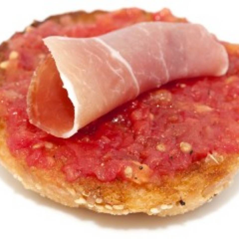 Tostada de jamón serrano con tomate