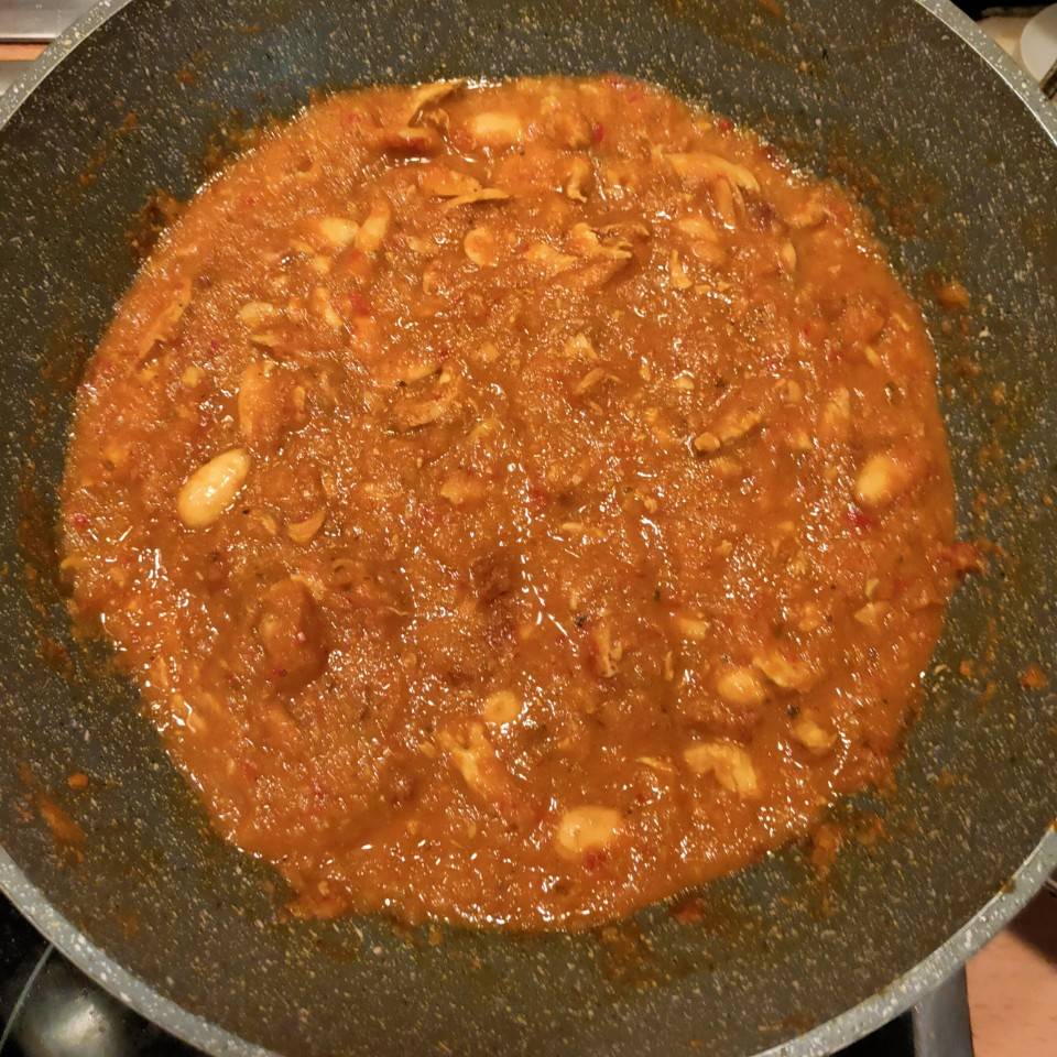 Pollo al curry con almendras