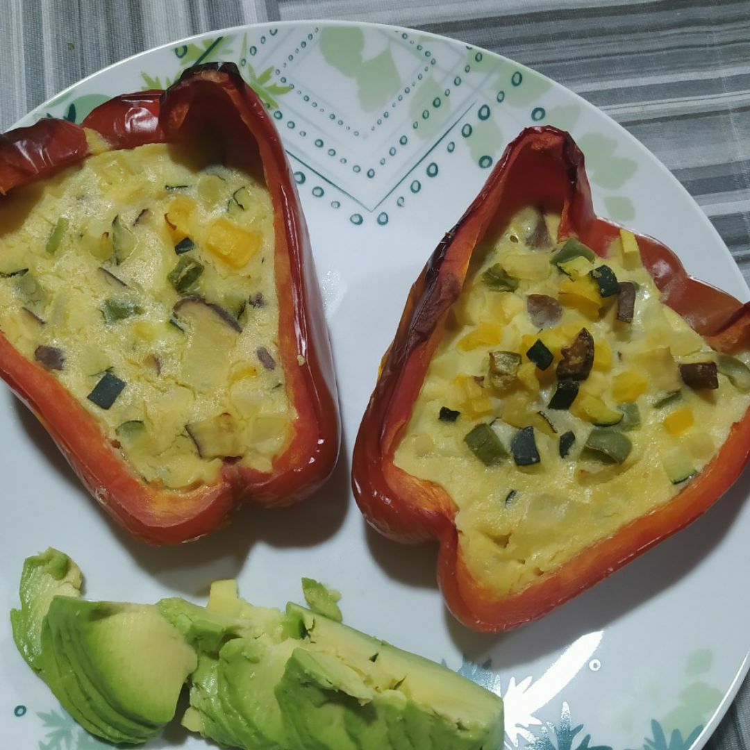 Pimientos rellenos de tortilla vegana