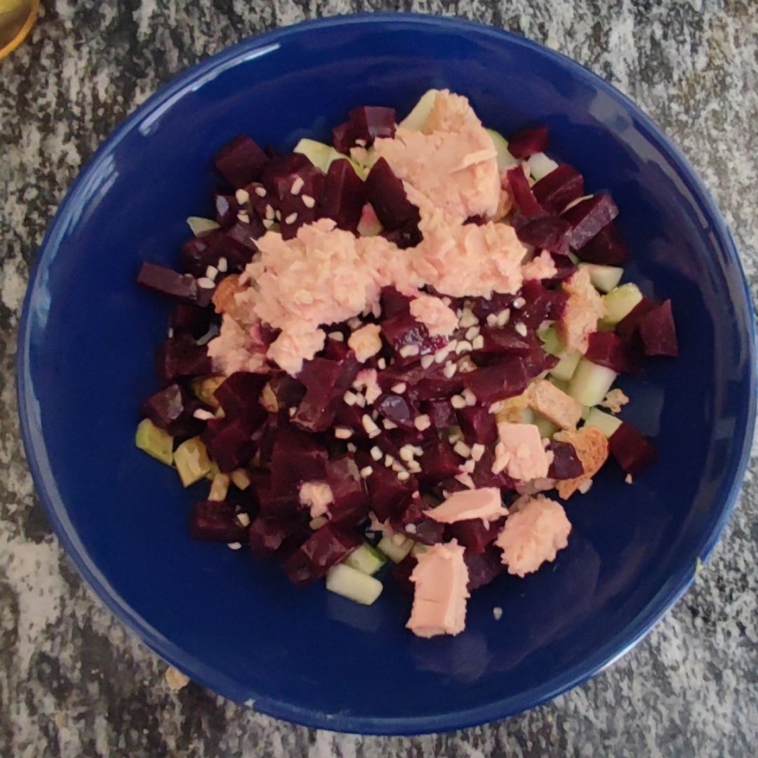 Ensalada de pepino, remolacha y atún Ensalada de pepino, remolacha y atún