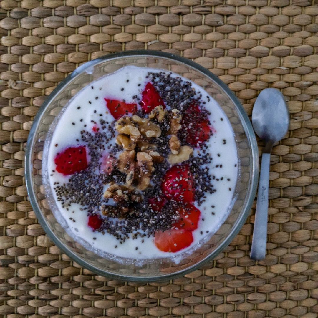 Kéfir con fresas y frutos secos