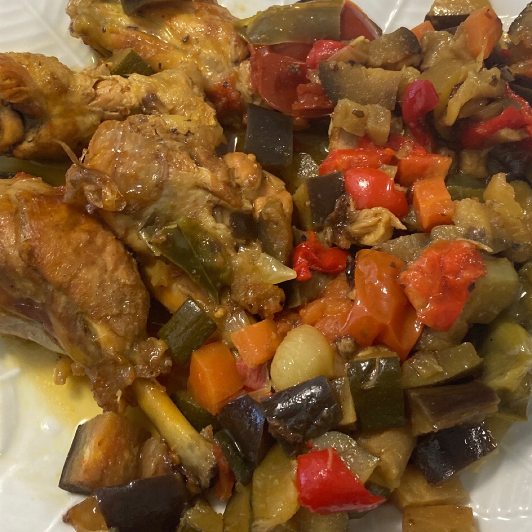 Muslos de pollo con verduras Muslos de pollo con verduras