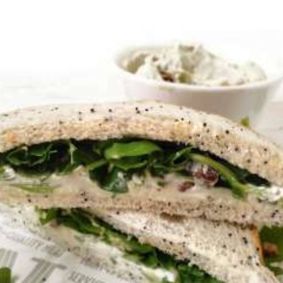 Sandwich De Queso Azul Y Rúcula (medio Sandwich)
Sandwich De Queso Azul Y Rúcula (medio Sandwich)