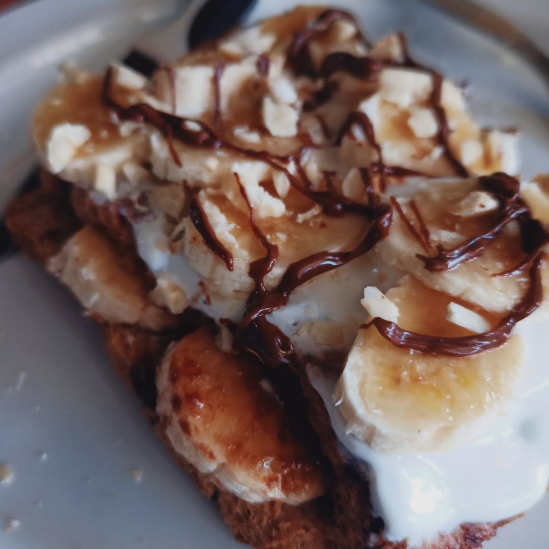 TOSTADAS FRANCESAS CON PLATANO Y CREMA DE CACAO CON AVELLANAS 🍞 Paso 3