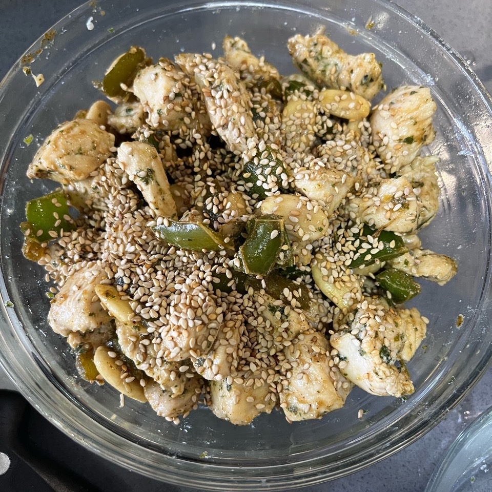 Pollo con pimientos y almendras Pollo con pimientos y almendras
