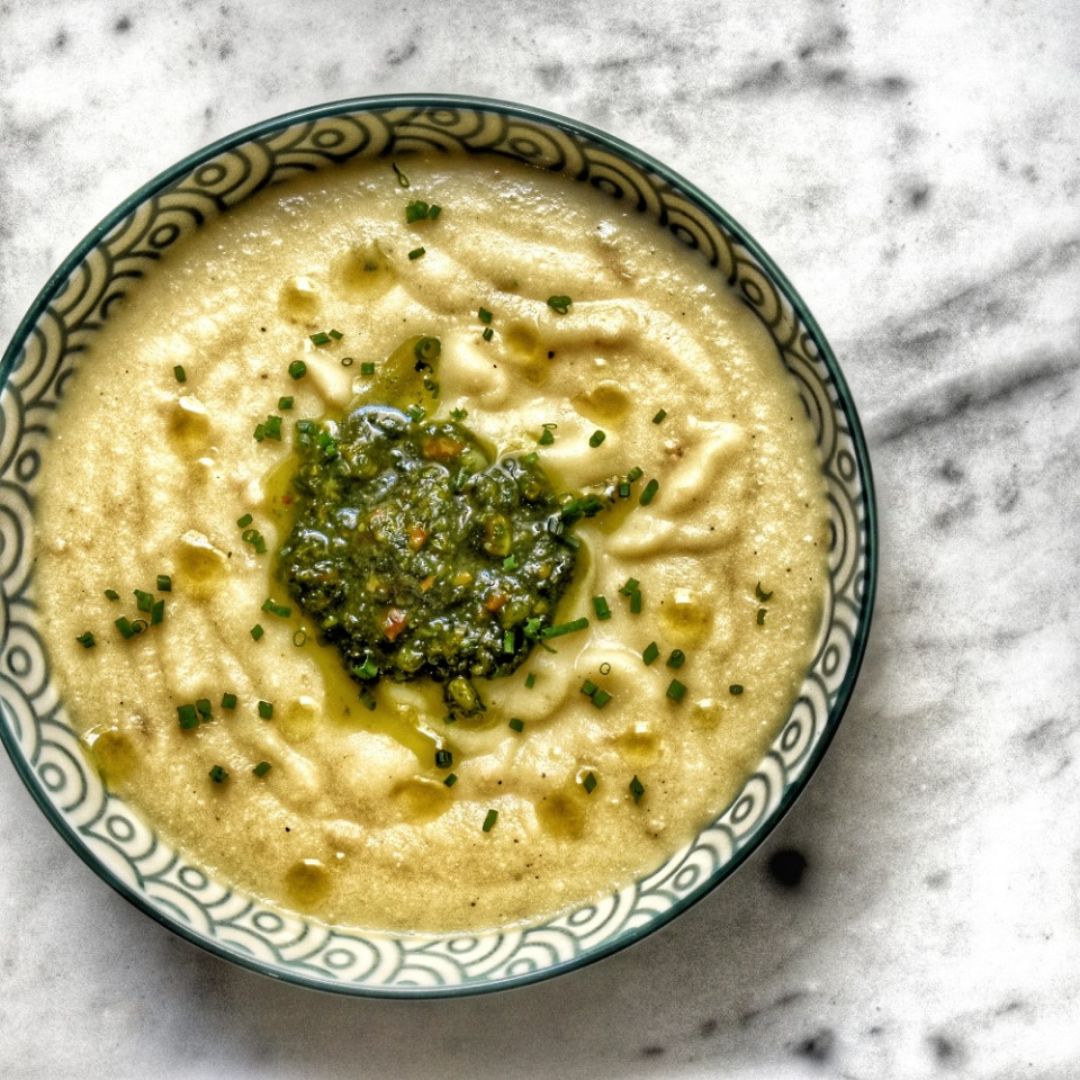 Crema de coliflor con salsa pesto de albahaca y pistacho 🍃 Paso 9 Crema de coliflor con salsa pesto de albahaca y pistacho 🍃 Paso 9