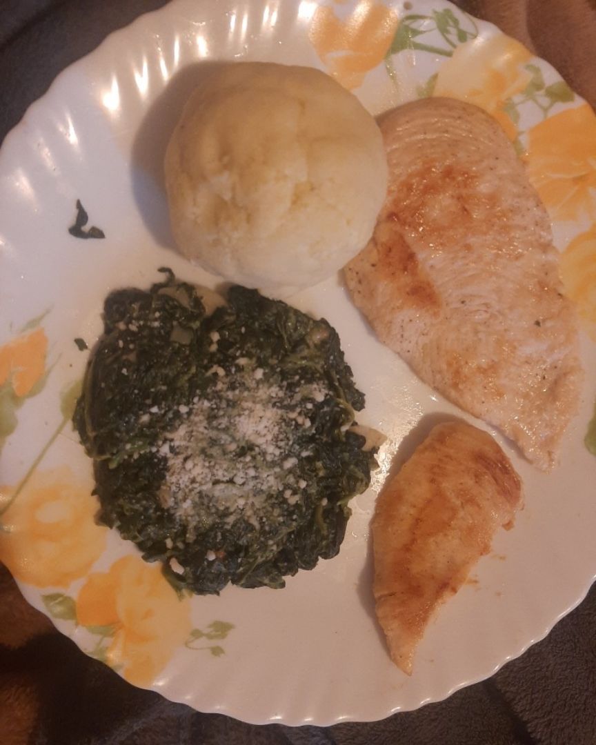 "Espinacas parmesano Puré de papá y pechuga" 