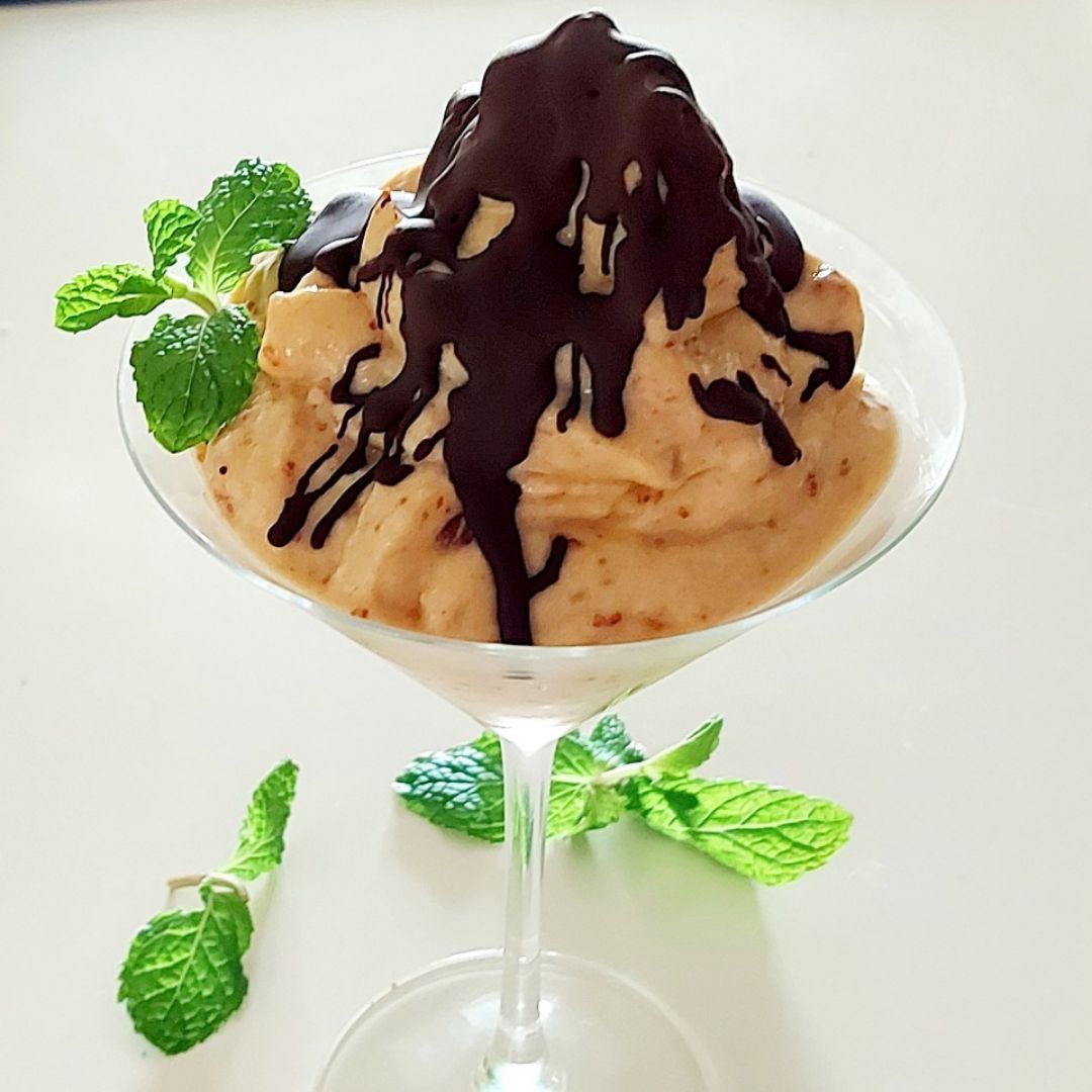 Copa helada de piña con chocolate Copa helada de piña con chocolate