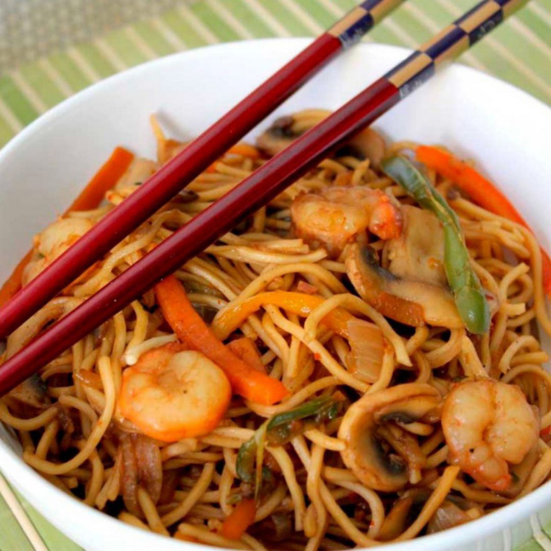 Noodles con verduras y gambas Noodles con verduras y gambas