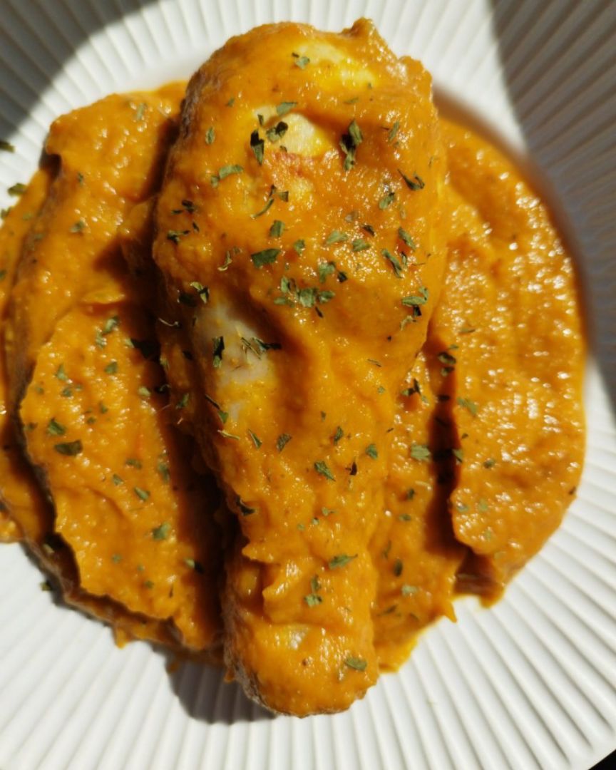 Pollo con salsa de verduras Pollo con salsa de verduras