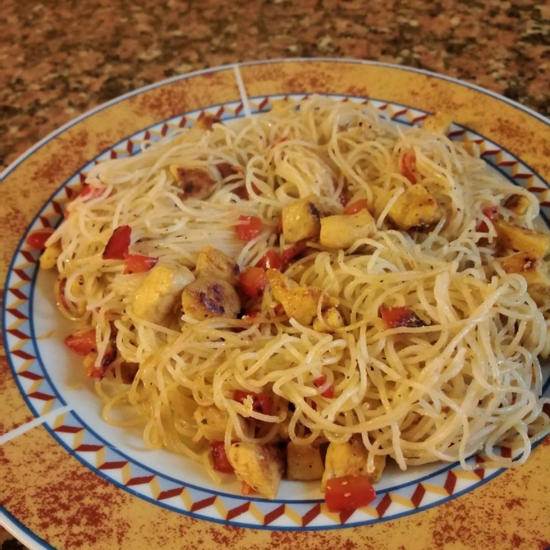 Pasta de arroz con pollo Pasta de arroz con pollo